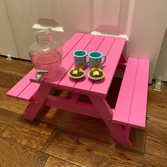 COPY Doll picnic table